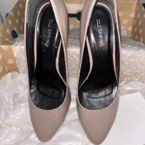 Leather Women Call It Spring Beige Faux Paten shoes 3.25 Heel Pumps Size 7